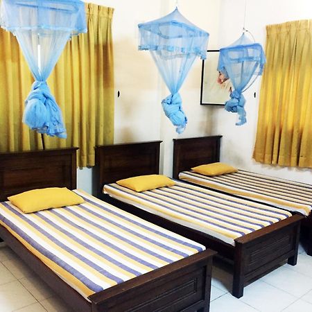 Mccarthy Guesthouse Канди Екстериор снимка