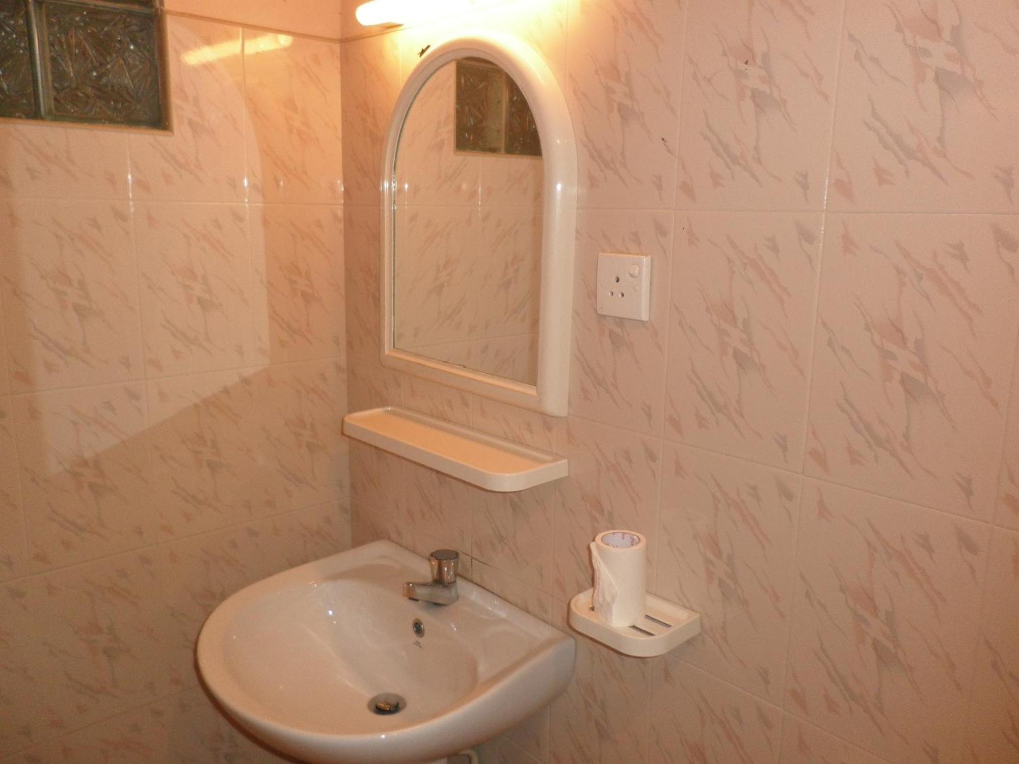 Mccarthy Guesthouse Канди Стая снимка