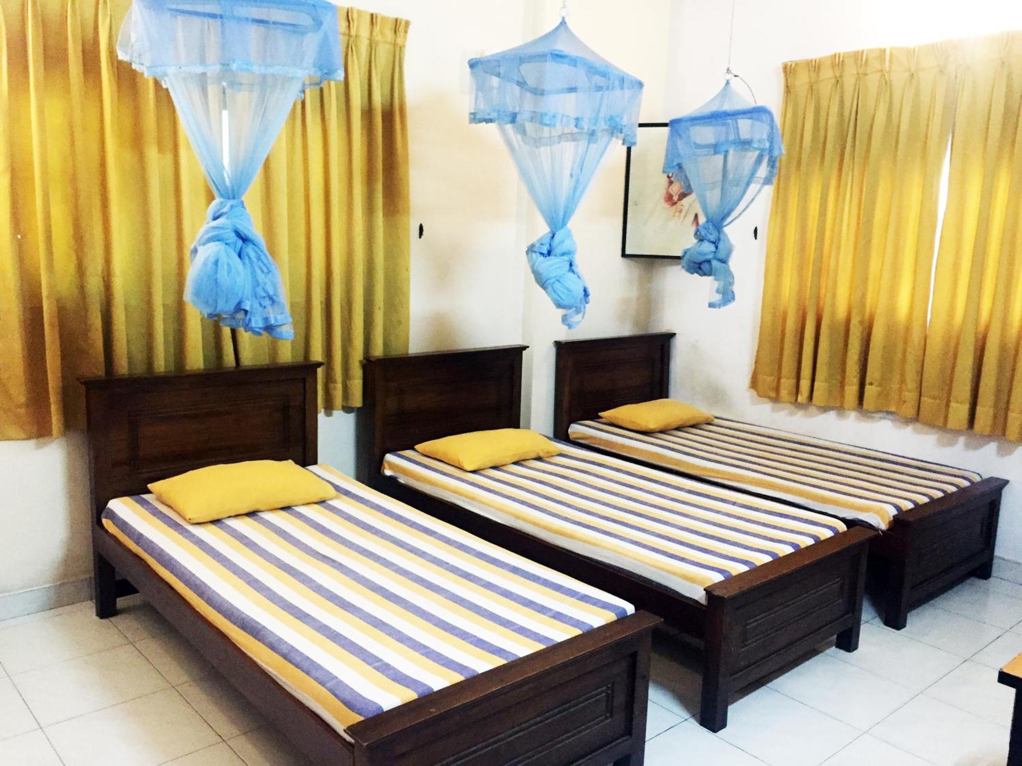 Mccarthy Guesthouse Канди Екстериор снимка