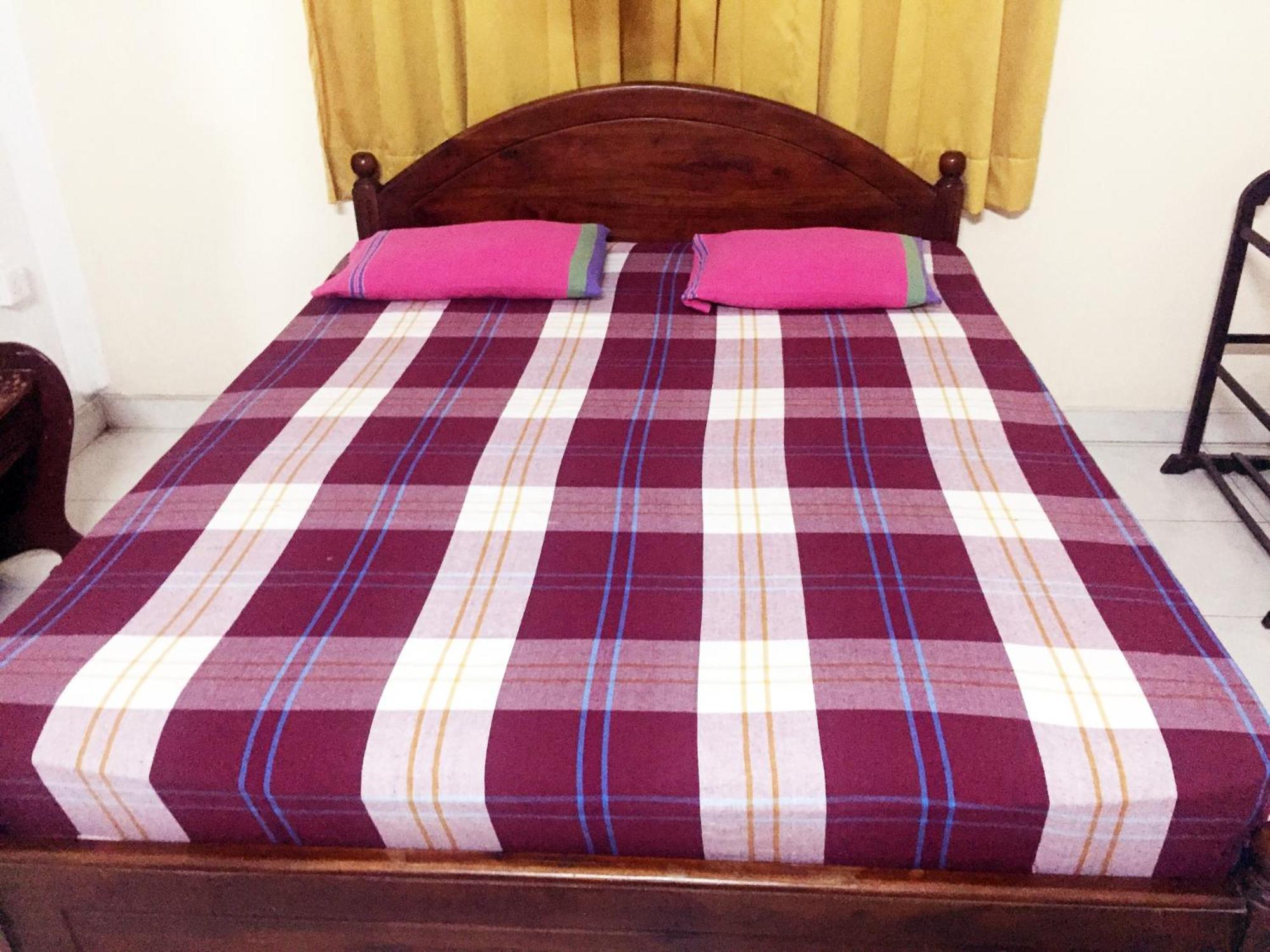 Mccarthy Guesthouse Канди Екстериор снимка