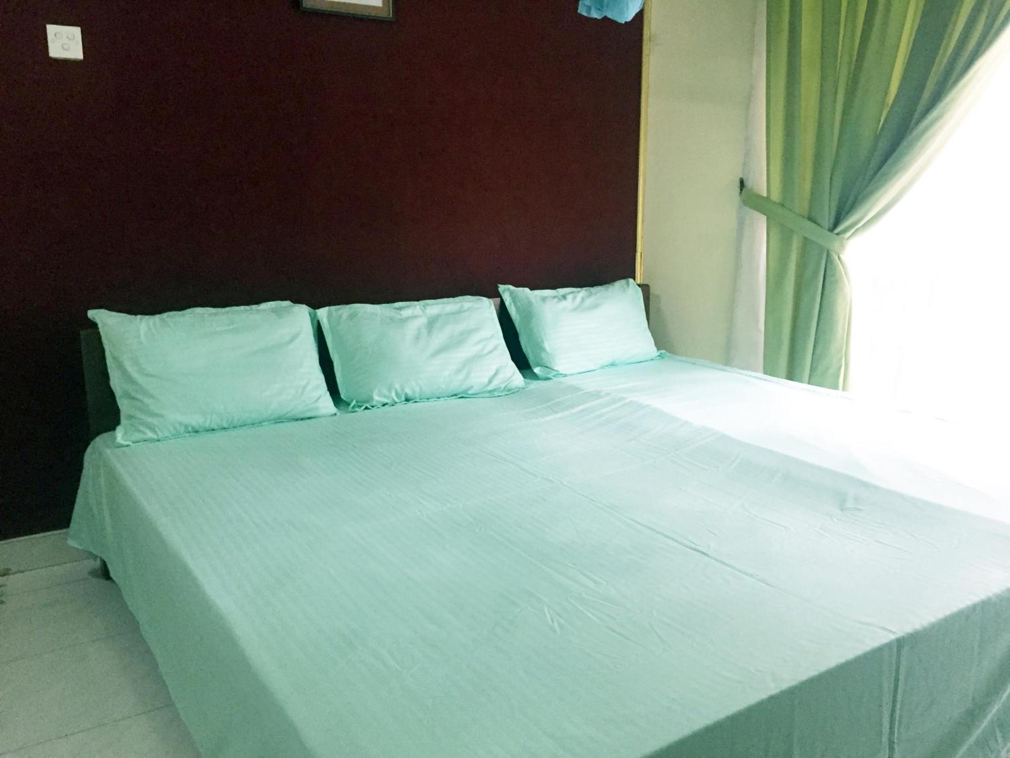 Mccarthy Guesthouse Канди Екстериор снимка