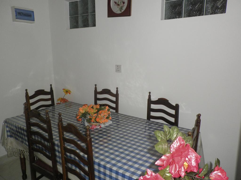 Mccarthy Guesthouse Канди Екстериор снимка