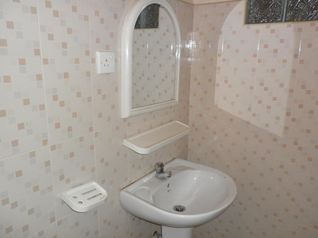 Mccarthy Guesthouse Канди Стая снимка