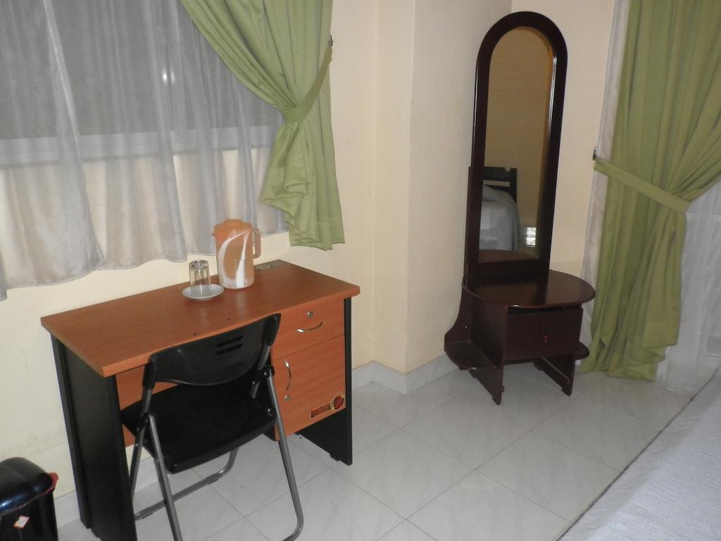 Mccarthy Guesthouse Канди Стая снимка