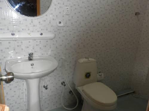 Mccarthy Guesthouse Канди Екстериор снимка